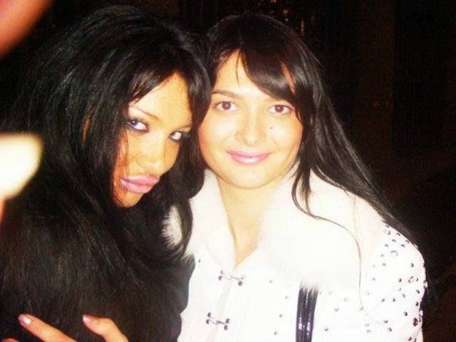 Proud Big Lip Chick Puckers Up