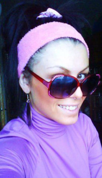 Hot Chicks Show Sexy Side In Social Network Sites