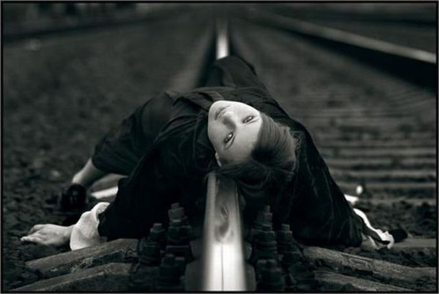 Hot Chicks Show Sexy Side In Social Network Sites