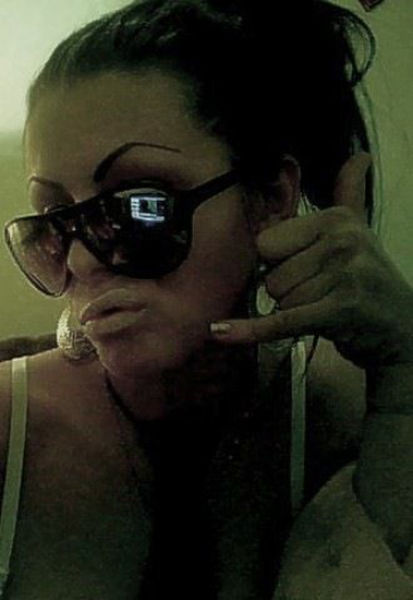 Hot Chicks Show Sexy Side In Social Network Sites