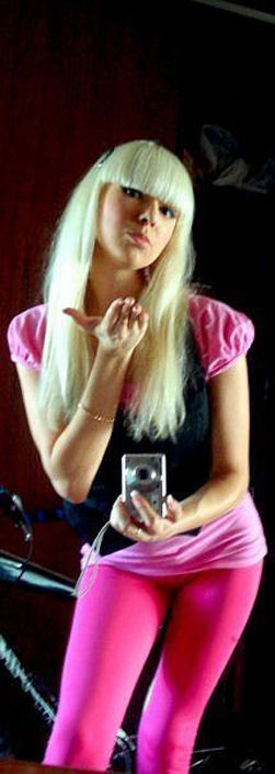 Hot Chicks Show Sexy Side In Social Network Sites