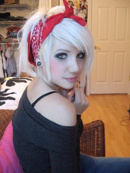 Scene and Emo Girls You Can’t Pass By