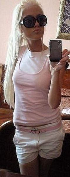 From Glamour to Raw Beauty