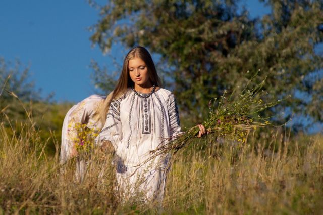 Beautiful Slavic Girls in Traditional Outfits