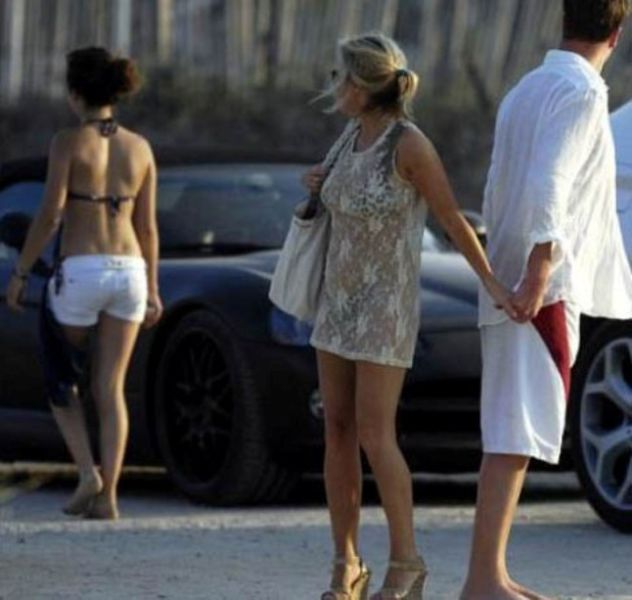 Men Just Can’t Help BUTT Stare