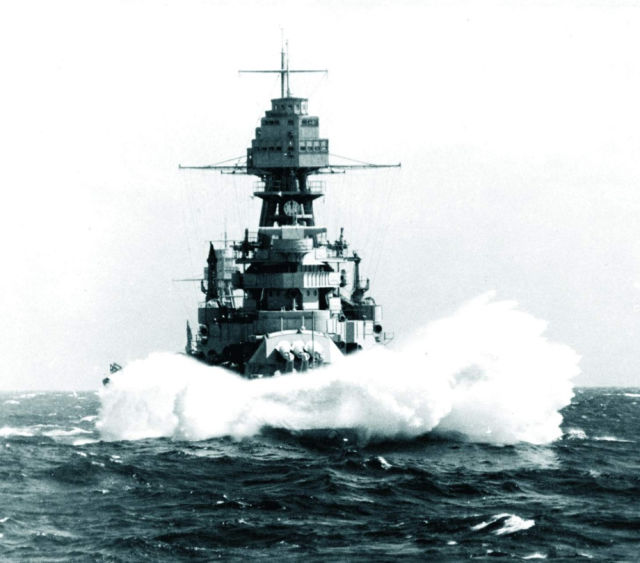 Great Photos of Navy Ships in the Middle of the Ocean
