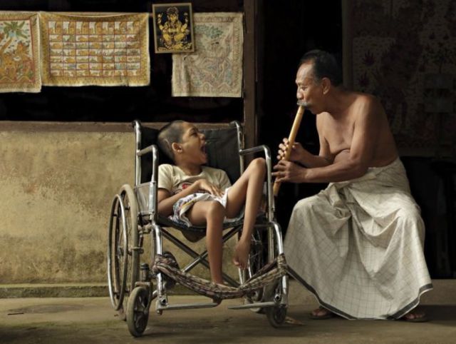 Hard-Hitting Photos That Capture Incredible Moments