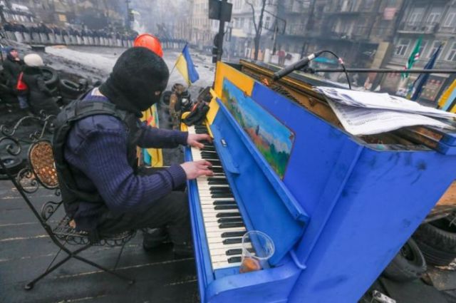 Hard-Hitting Photos That Capture Incredible Moments