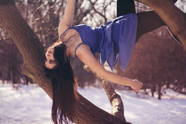 Models Posing in Really Uncomfortable Positions