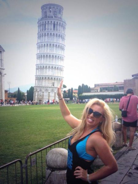 Chubby Girl Transforms Herself into Bikini Model