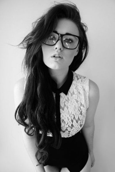 Hot Girls Who Look Cuter in Glasses
