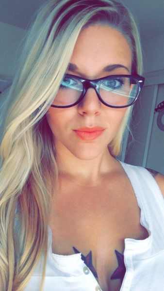 Hot Girls Who Look Cuter in Glasses