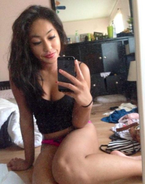 Hot Babes Who Live in a Mess