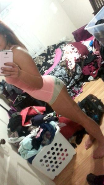 Hot Babes Who Live in a Mess