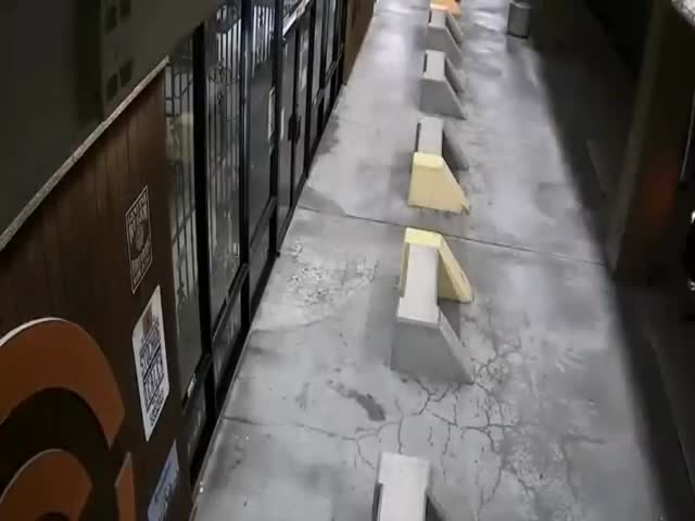 10 Men Robbing A Gun Store In A Mission Impossible Style